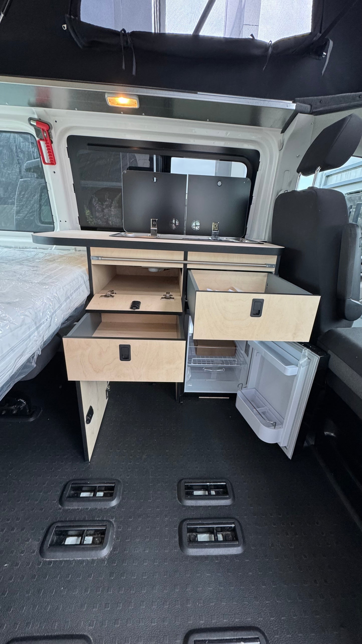 Volkswagen Transporter T6 2.0 TSI Buscamper 6 persoons 2017 Benzine