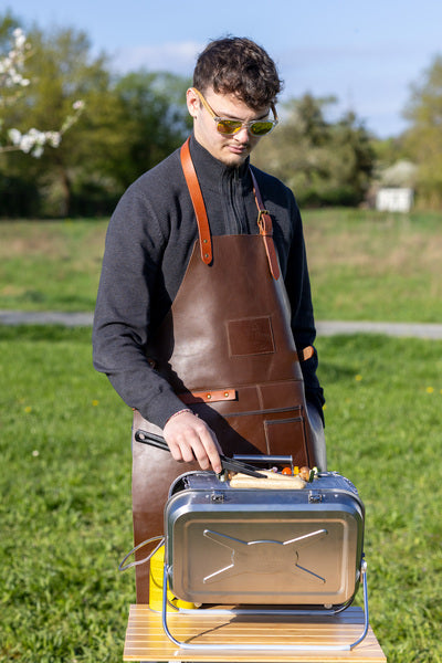 HOLIDAY TRAVEL Grillschort, bruin, bruin, leer