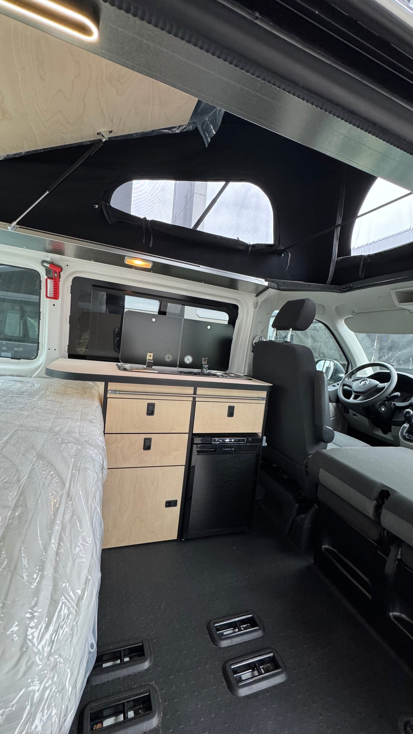 Volkswagen Transporter T6 2.0 TSI Buscamper 6 persoons 2017 Benzine