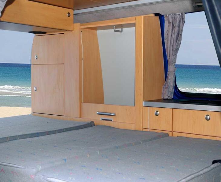 Meubellijn VW T5/T6 KR TrioStyle, afwerking met appelhout; kit zonder rolluikdeu