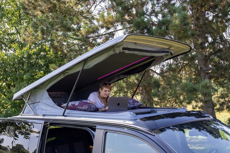 Ford Custom V710 L1 slaapdak - Hoog Voorzijde - Open hemelbalg - Voorgevormde hemelbekleding - Zwart - Met LED