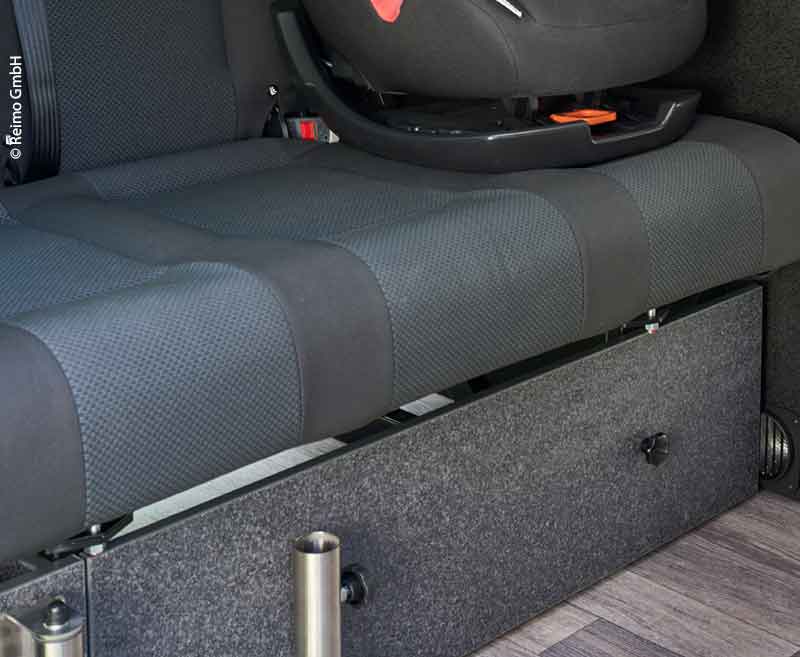 Slaapbank VW T6/5 V3000 voorkafteslaapbank VW T6/5 V3000 stijve maat 10 decor basalt gemonteerd