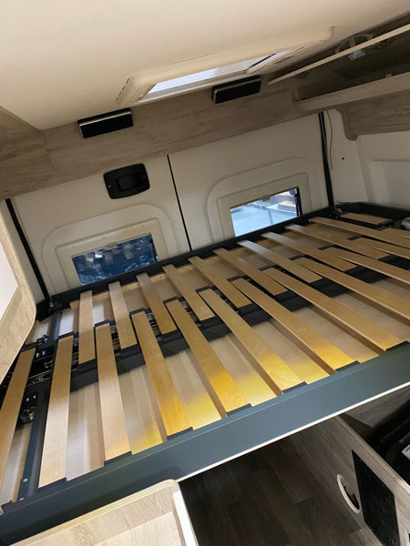 Opklapbed met trekkoord voor Fiat Ducato, Peugeot Boxer, Citroën Jumper (vanaf 2015) (L2+3) – Handmatig opklapbaar bed (met trekkoord, frame: zwart)