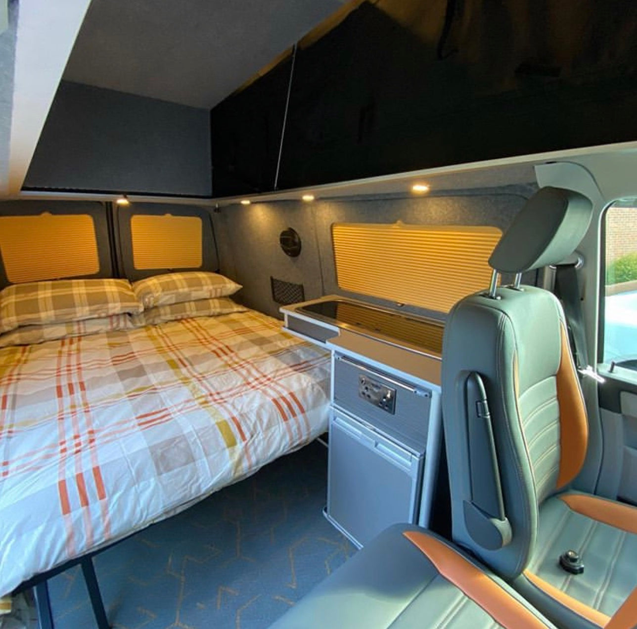 Window Pod® C (+F) | Volkswagen Transporter T5/T5.1/T6/T6.1 | Vanshades® | Achterdeuren