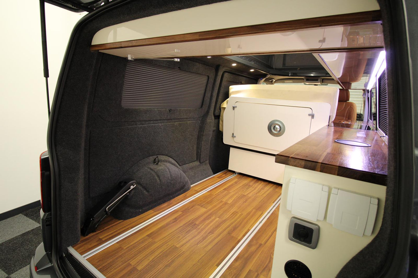 Window Pod® E |Volkswagen Transporter T5/T5.1/T6/T6.1 | Vanshades® | Links achter | Vast Raam | lange wielbasis